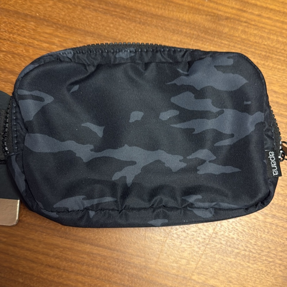 Apana See me Run Black and Gray Belt Bag NWT - Picture 8 of 8